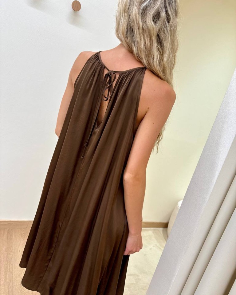 Vestito corto svasato scollo americana cioccolato Vicolo Shop Online Vestito corto svasato scollo americana cioccolato Vicolo