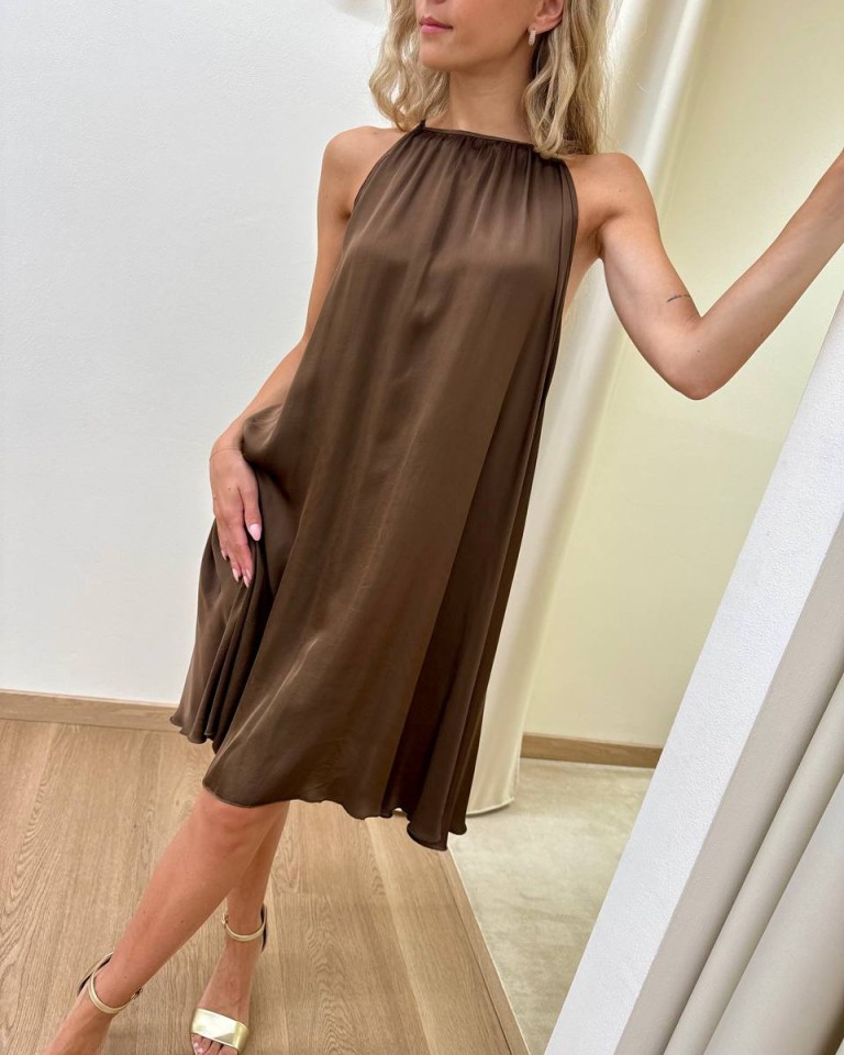 Vestito corto svasato scollo americana cioccolato Vicolo Shop Online Vestito corto svasato scollo americana cioccolato Vicolo