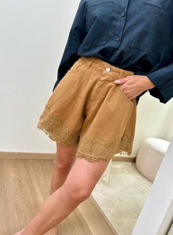 Shop Online Shorts farfalla inserto pizzo cammello HaveOne