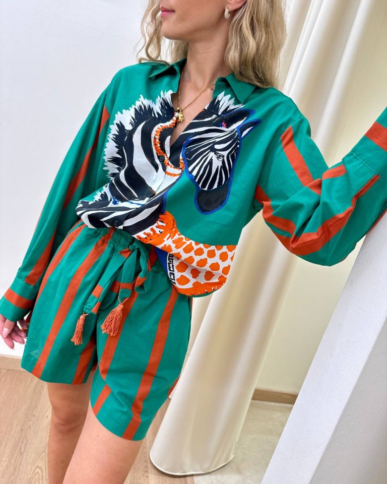 Camicia verde e rossa maxi stampa zebra Souvenir Shop Online Camicia verde e rossa maxi stampa zebra Souvenir