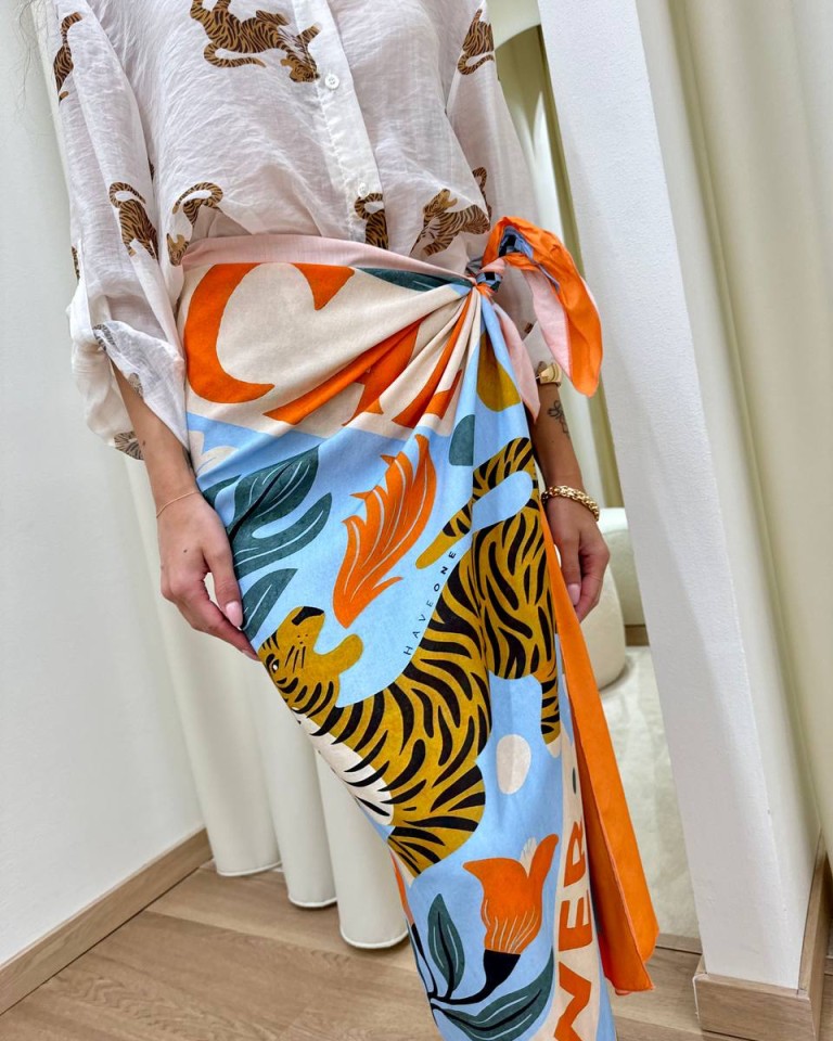 Gonna pareo lunga fantasia tigre celeste e arancio HaveOne Shop Online Gonna pareo lunga fantasia tigre celeste e arancio HaveOne