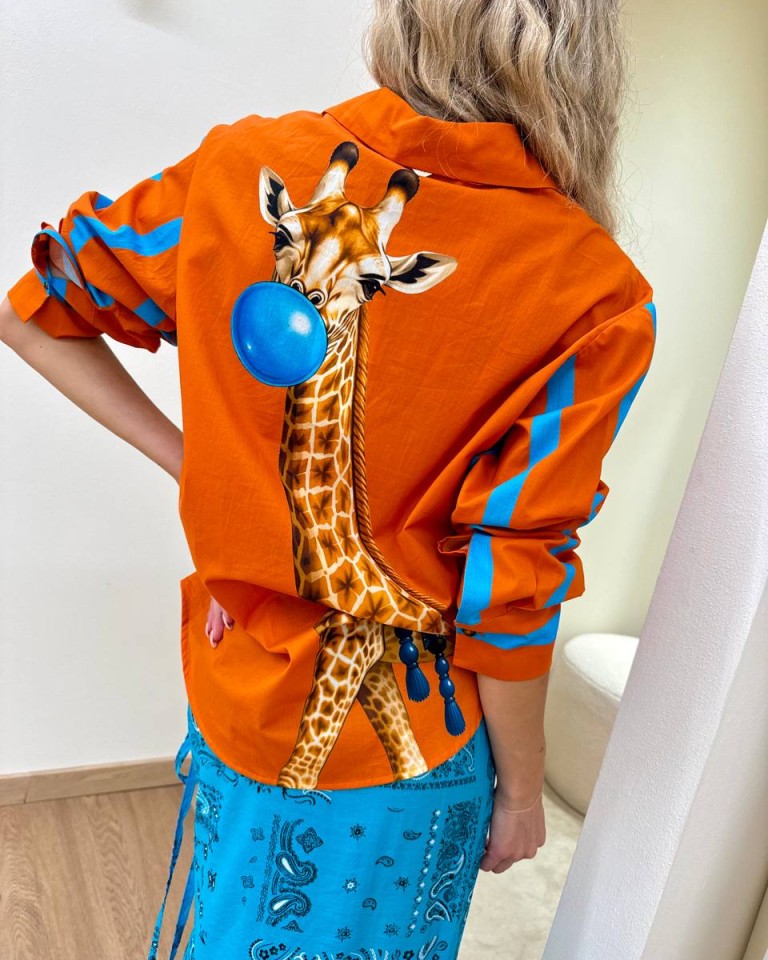 Camicia arancio e azzurra maxi stampa giraffa Souvenir Shop Online Camicia arancio e azzurra maxi stampa giraffa Souvenir