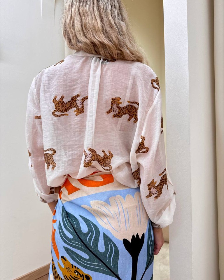 Camicia ampia coreana burro fantasia tigre beige HaveOne Shop Online Camicia ampia coreana burro fantasia tigre beige HaveOne