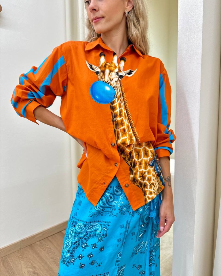 Camicia arancio e azzurra maxi stampa giraffa Souvenir Shop Online Camicia arancio e azzurra maxi stampa giraffa Souvenir