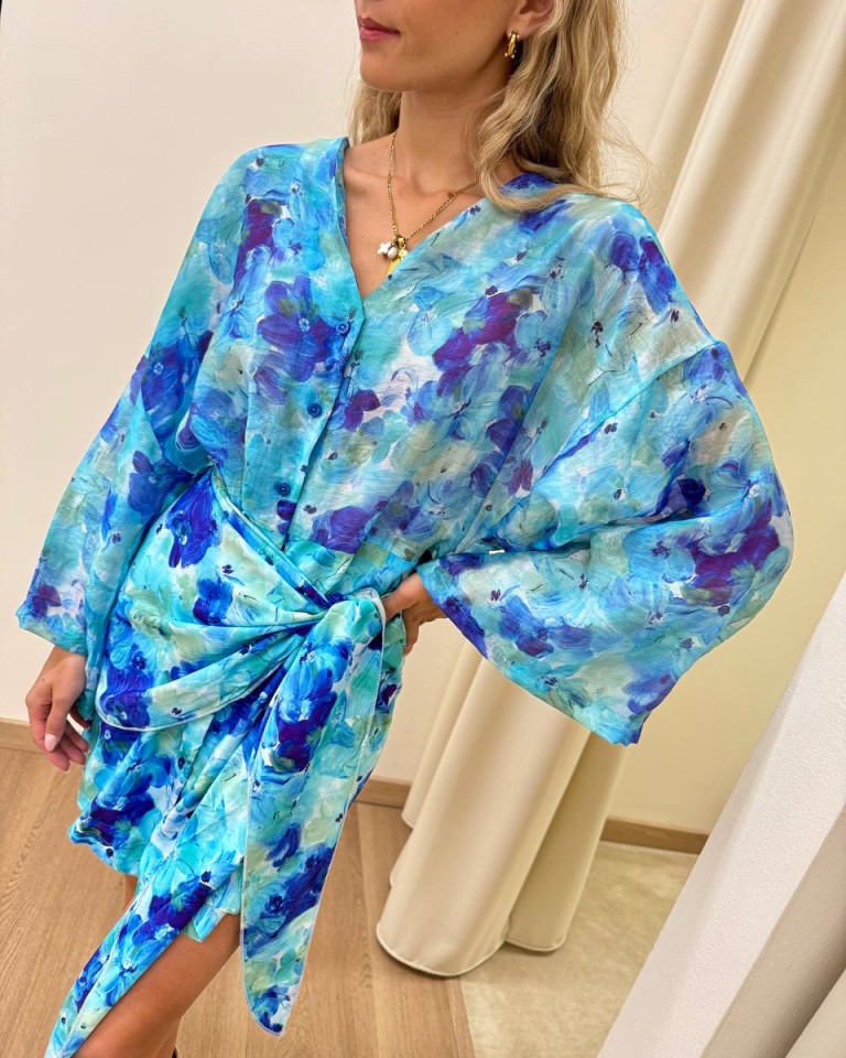 PRE ORDINE Vestito effetto foulard in vita ortensie azzurre Tensione In Shop Online PRE ORDINE Vestito effetto foulard in vita ortensie azzurre Tensione In