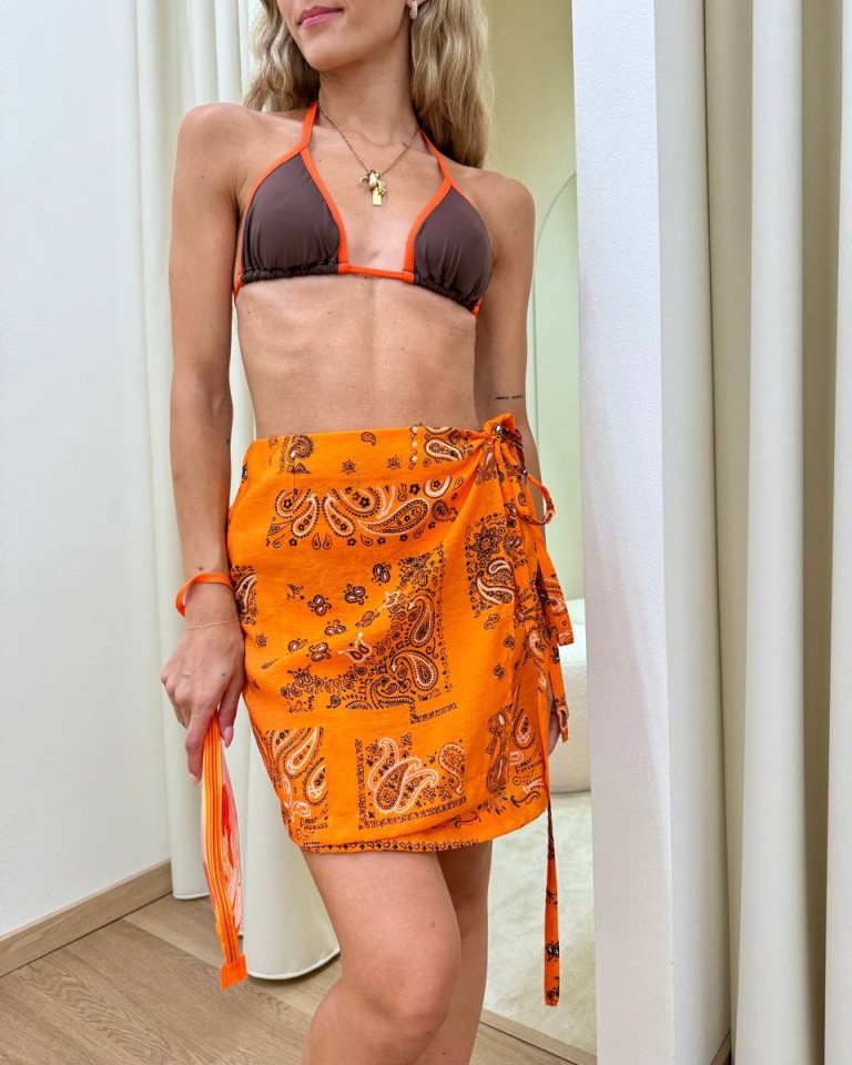 Sunrise Set bikini e gonna pareo arancio Vicolo Shop Online Sunrise Set bikini e gonna pareo arancio Vicolo