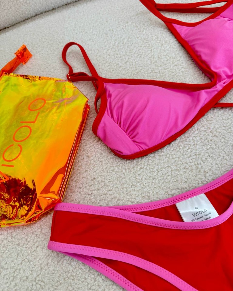 Sunset Set bikini e gonna pareo fucsia Vicolo Shop Online Sunset Set bikini e gonna pareo fucsia Vicolo