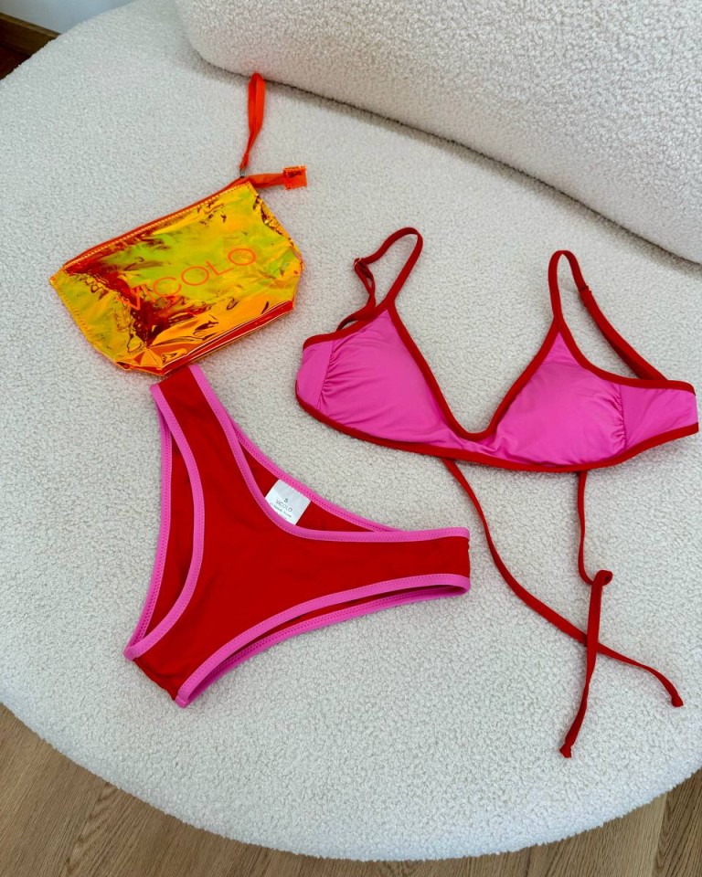 Sunset Set bikini e gonna pareo fucsia Vicolo Shop Online Sunset Set bikini e gonna pareo fucsia Vicolo