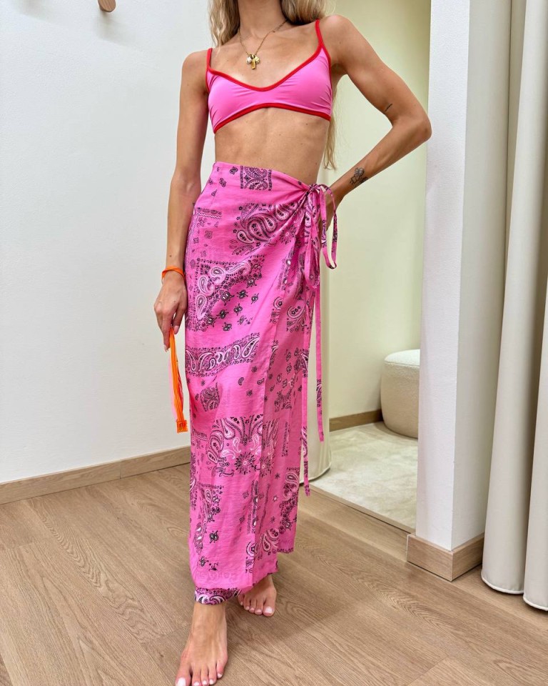 Sunset Set bikini e gonna pareo fucsia Vicolo Shop Online Sunset Set bikini e gonna pareo fucsia Vicolo