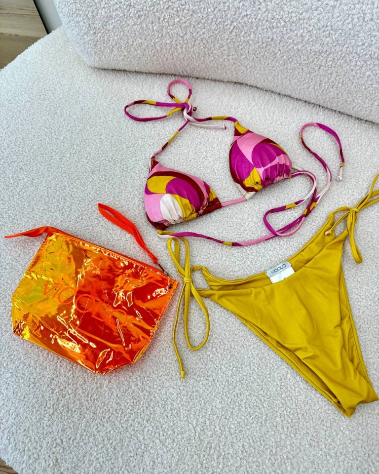 Set bikini e gonna pareo multicolor rosa Vicolo Shop Online Set bikini e gonna pareo multicolor rosa Vicolo