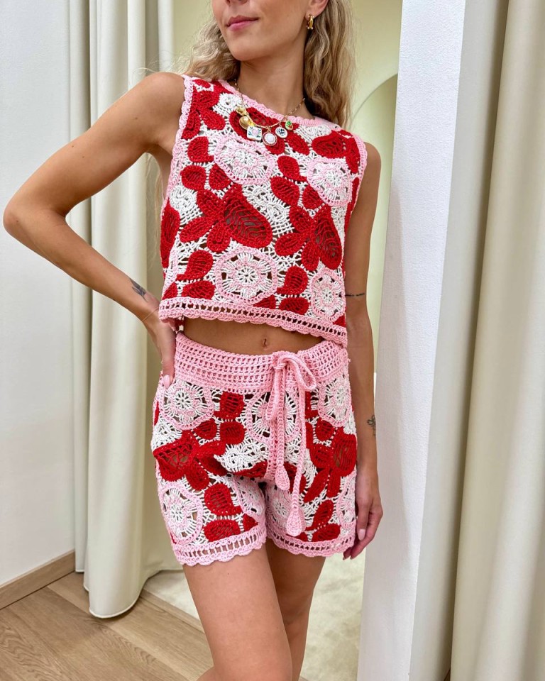 Completo crochet rosa rosso e panna Vicolo Shop Online Completo crochet rosa rosso e panna Vicolo