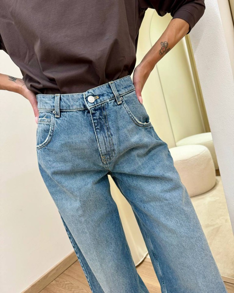 Jeans Mia baggy fit denim vintage sfrangiato Vicolo Shop Online Jeans Mia baggy fit denim vintage sfrangiato Vicolo