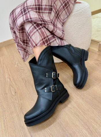 Shop Online Stivale in pelle nera con fibbie Ovyè