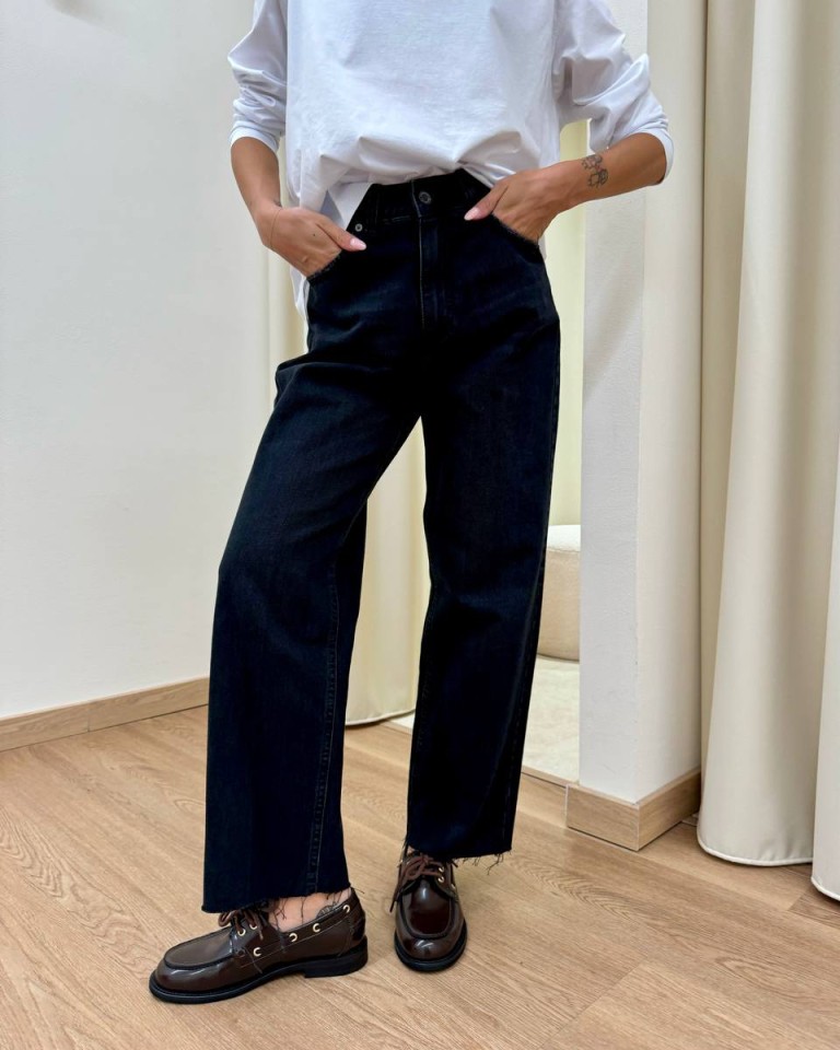 Jeans Cleve taglio vivo nero sfumato Souvenir Shop Online Jeans Cleve taglio vivo nero sfumato Souvenir