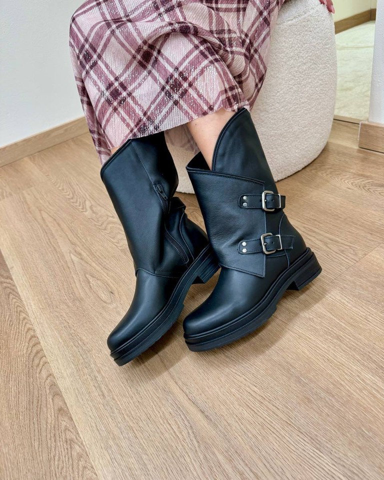 Stivale in pelle nera con fibbie Ovyè Shop Online Stivale in pelle nera con fibbie Ovyè