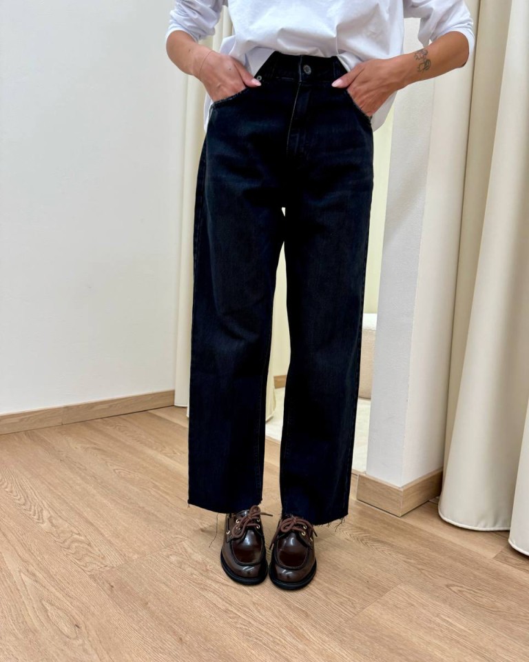 Jeans Cleve taglio vivo nero sfumato Souvenir Shop Online Jeans Cleve taglio vivo nero sfumato Souvenir
