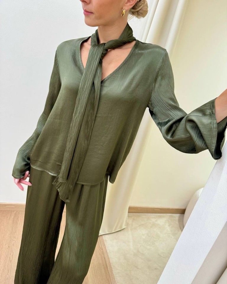 Blusa goffrata in viscosa verde militare HaveOne Shop Online Blusa goffrata in viscosa verde militare HaveOne