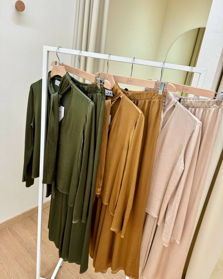 Blusa goffrata in viscosa verde militare HaveOne Shop Online Blusa goffrata in viscosa verde militare HaveOne