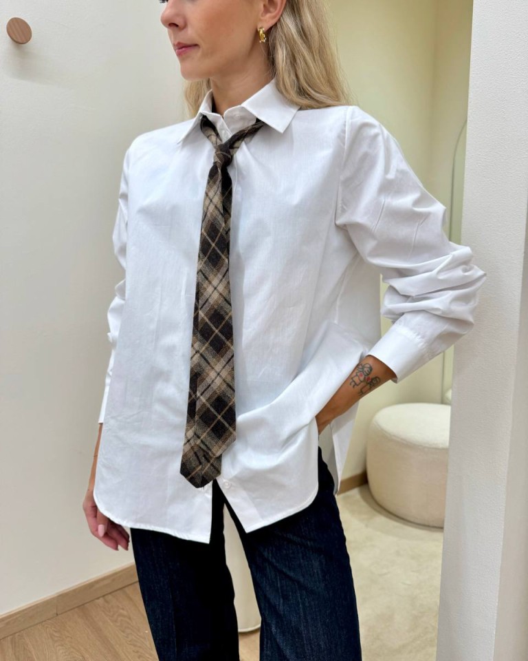 Camicia bianca ricamo "silence is better" Kontatto Shop Online Camicia bianca ricamo "silence is better" Kontatto
