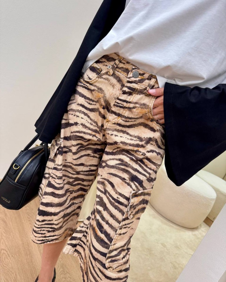 Bermuda tasconi fantasia zebrata beige e moro Vicolo Shop Online Bermuda tasconi fantasia zebrata beige e moro Vicolo