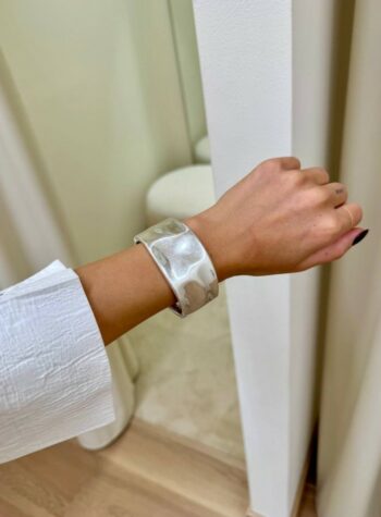 Shop Online Bracciale a fascia effetto martellato argento opaco
