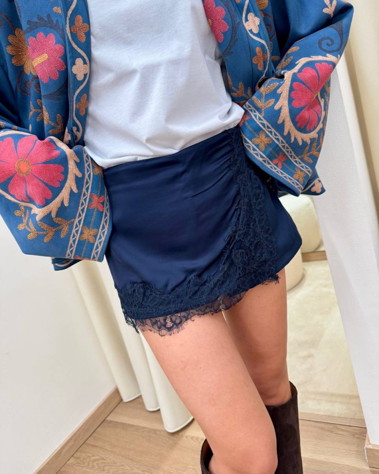 Shorts inserto pizzo asimmetrico blu HaveOne Shop Online Shorts inserto pizzo asimmetrico blu HaveOne