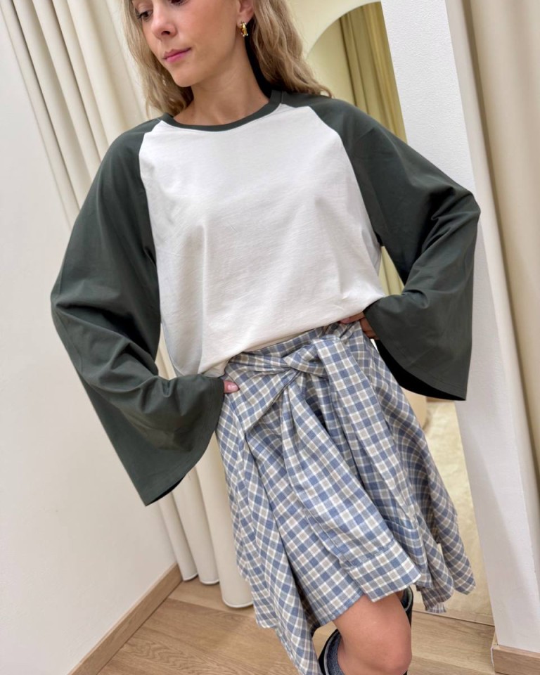 Maglia bicolore manica ampia burro e militare Vicolo Shop Online Maglia bicolore manica ampia burro e militare Vicolo