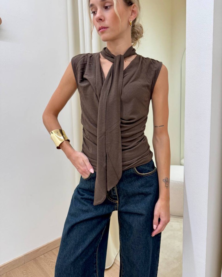Top arricciato scollo a gronda con foulard moka Kontatto Shop Online Top arricciato scollo a gronda con foulard moka Kontatto