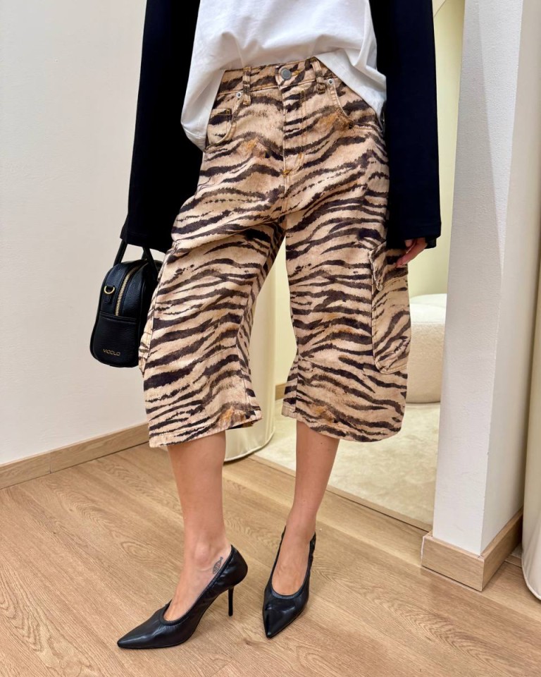 Bermuda tasconi fantasia zebrata beige e moro Vicolo Shop Online Bermuda tasconi fantasia zebrata beige e moro Vicolo