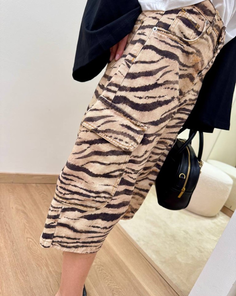 Bermuda tasconi fantasia zebrata beige e moro Vicolo Shop Online Bermuda tasconi fantasia zebrata beige e moro Vicolo