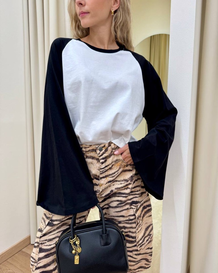 Maglia bicolore manica ampia panna e nero Vicolo Shop Online Maglia bicolore manica ampia panna e nero Vicolo