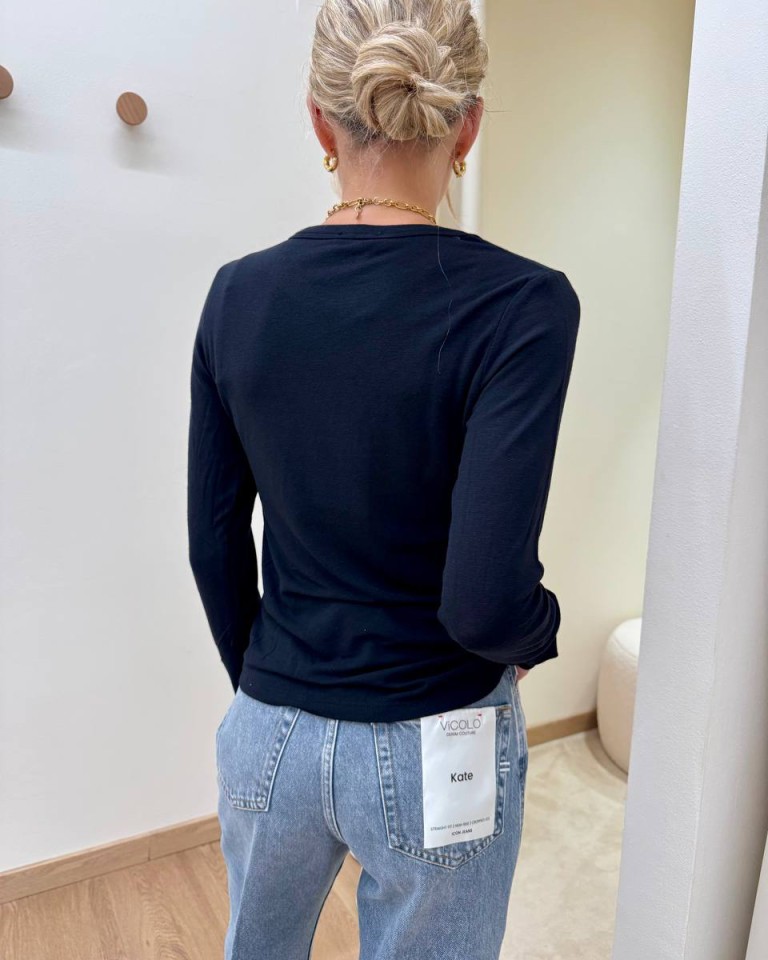 Maglia basic aderente girocollo nera Kontatto Shop Online Maglia basic aderente girocollo nera Kontatto