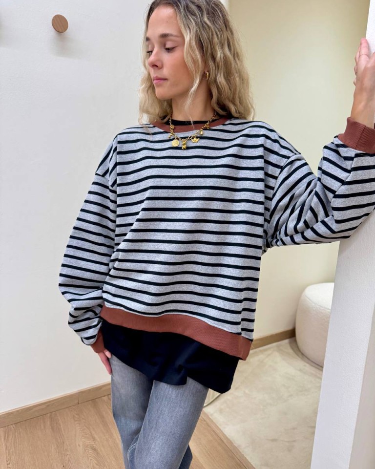 Felpa over righe grigio chiaro e nero Vicolo Shop Online Felpa over righe grigio chiaro e nero Vicolo