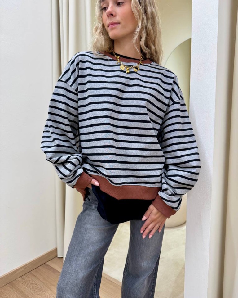 Felpa over righe grigio chiaro e nero Vicolo Shop Online Felpa over righe grigio chiaro e nero Vicolo