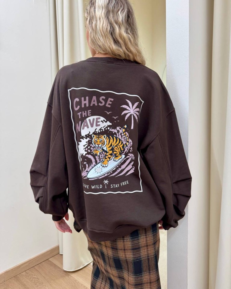 Felpa over moro stampa tigre "Chase the wave" Vicolo Shop Online Felpa over moro stampa tigre "Chase the wave" Vicolo
