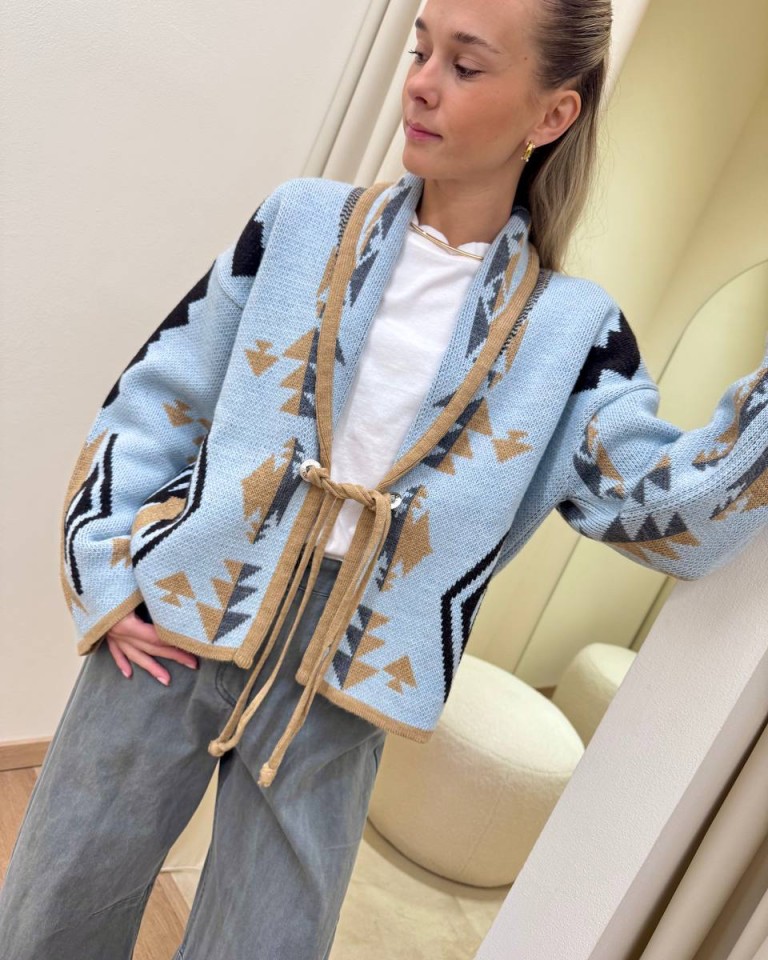 Cardigan fantasia jacquard celeste e beige Tensione In Shop Online Cardigan fantasia jacquard celeste e beige Tensione In