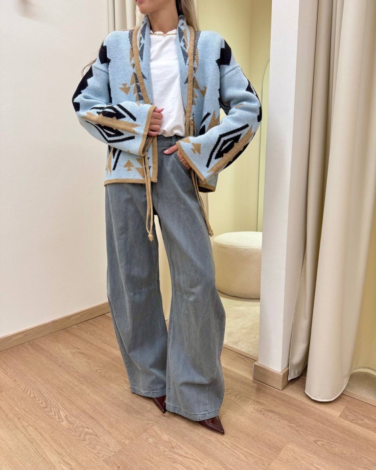 Cardigan fantasia jacquard celeste e beige Tensione In Shop Online Cardigan fantasia jacquard celeste e beige Tensione In