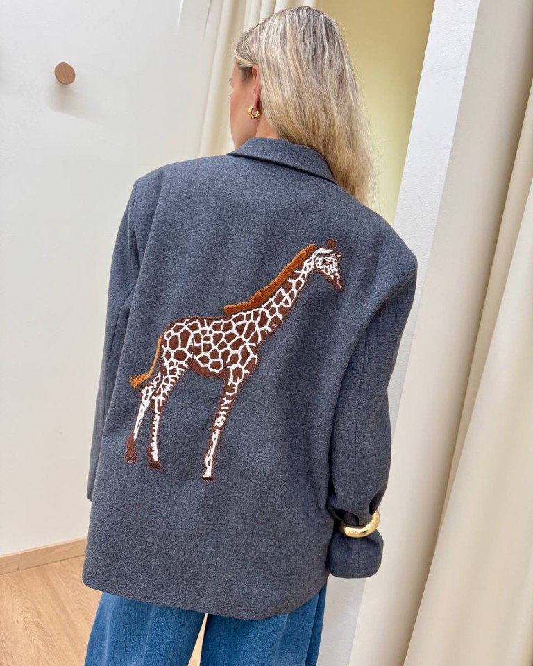 Giacca over ricamo giraffa grigia Tensione In Shop Online Giacca over ricamo giraffa grigia Tensione In