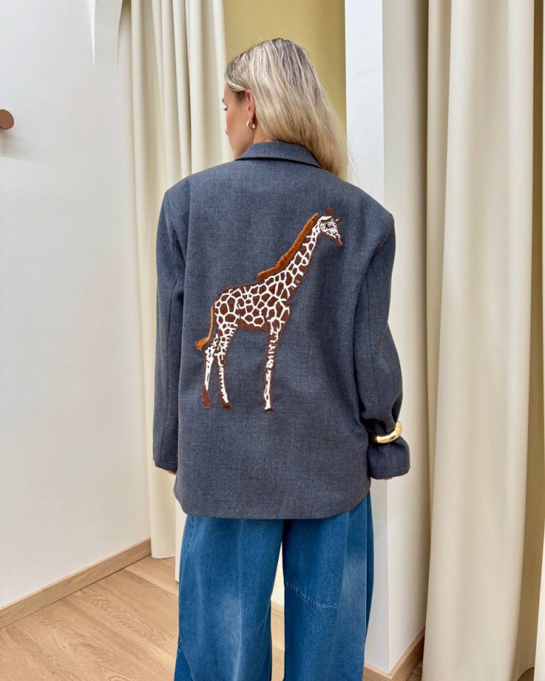 Giacca over ricamo giraffa grigia Tensione In Shop Online Giacca over ricamo giraffa grigia Tensione In