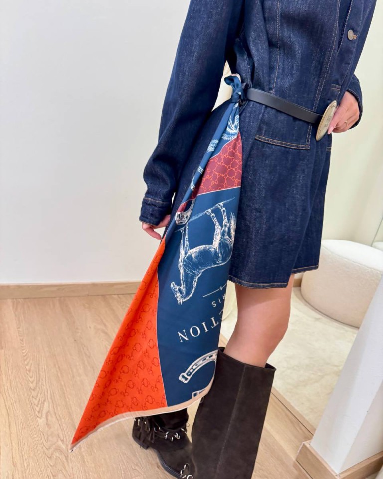 Vestito denim blu scuro con cintura e foulard Tensione In Shop Online Vestito denim blu scuro con cintura e foulard Tensione In