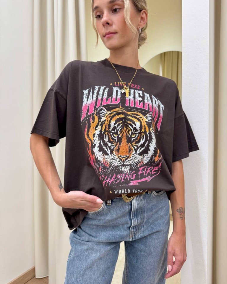 T-shirt oversize moro stampa tigre "Wild Heart" Vicolo Shop Online T-shirt oversize moro stampa tigre "Wild Heart" Vicolo