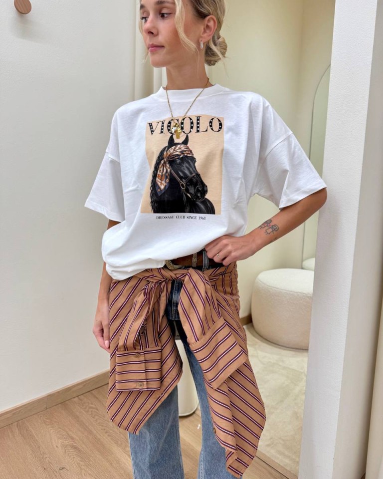 T-shirt oversize bianca stampa cavallo "Dressage Club" Vicolo Shop Online T-shirt oversize bianca stampa cavallo "Dressage Club" Vicolo