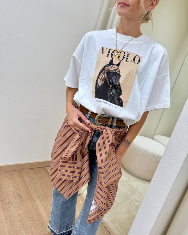 T-shirt oversize bianca stampa cavallo "Dressage Club" Vicolo Shop Online T-shirt oversize bianca stampa cavallo "Dressage Club" Vicolo
