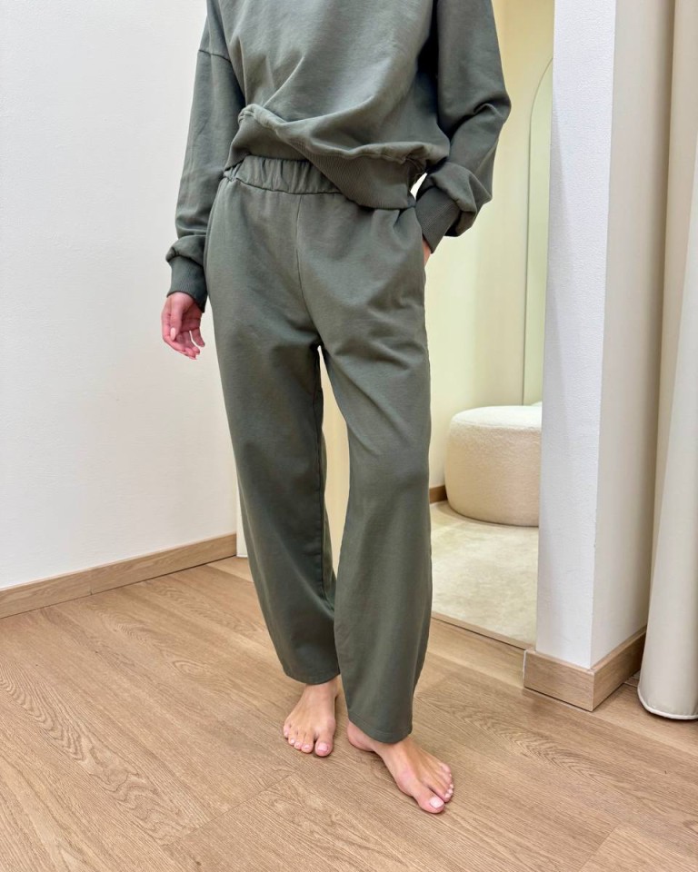 Completo felpa pantalone barrel militare Susy Mix Shop Online Completo felpa pantalone barrel militare Susy Mix