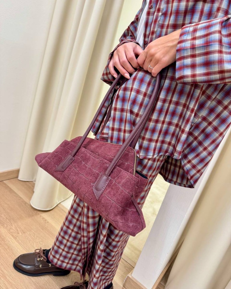 Borsa baguette asimmetrica croco prugna Shop Online Borsa baguette asimmetrica croco prugna