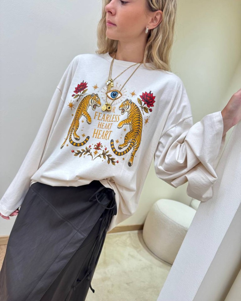 Maglia over maniche ampie stampa tigre e scritta burro Vicolo Shop Online Maglia over maniche ampie stampa tigre e scritta burro Vicolo