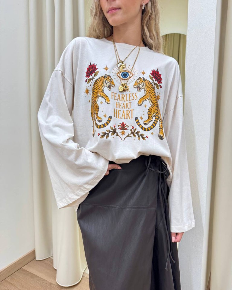 Maglia over maniche ampie stampa tigre e scritta burro Vicolo Shop Online Maglia over maniche ampie stampa tigre e scritta burro Vicolo