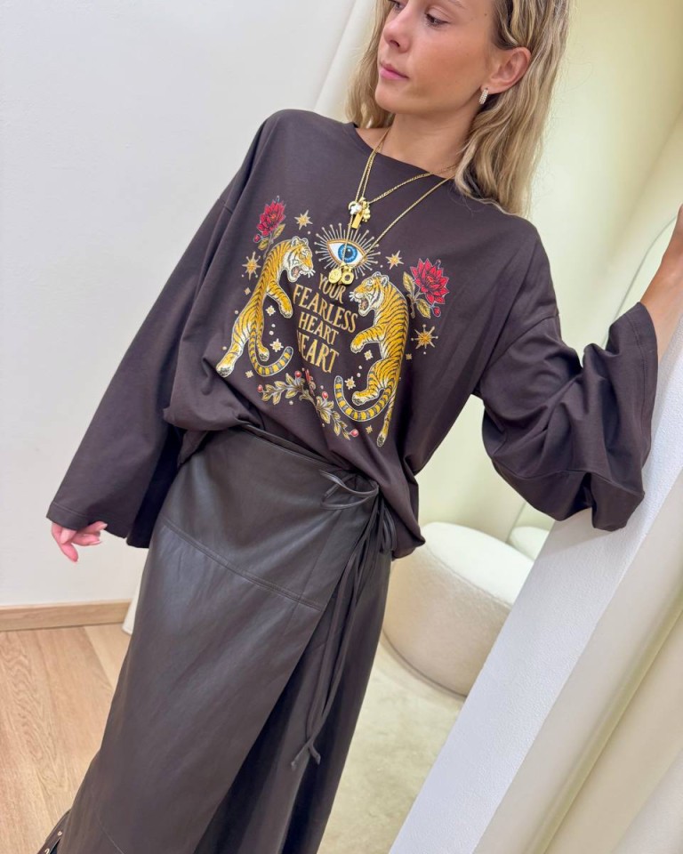 Maglia over maniche ampie stampa tigre e scritta moro Vicolo Shop Online Maglia over maniche ampie stampa tigre e scritta moro Vicolo