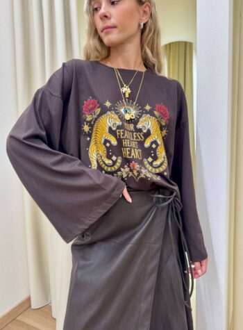 Shop Online Maglia over maniche ampie stampa tigre e scritta moro Vicolo
