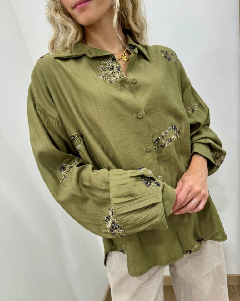 Camicia over verde oliva con ricami Tensione In Shop Online Camicia over verde oliva con ricami Tensione In